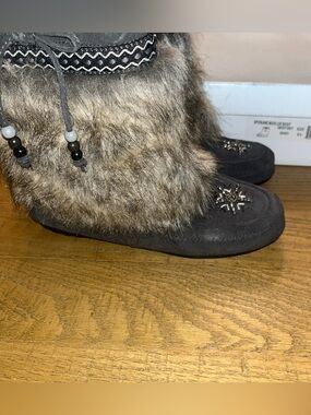 Minnetonka Suede & Faux Fur Ankle Boots Moccasins Gray Sz 6.5